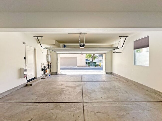 Building Photo - 1250 Paseo Sea Grass