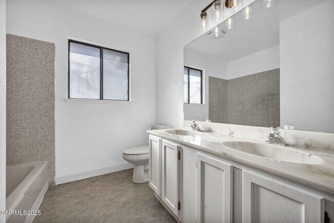 Building Photo - 430 Calle De La Plata