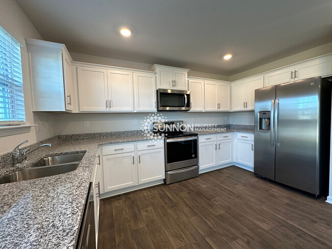 Building Photo - 4 Bedroom 2.5 Bathroom in Dallas NC