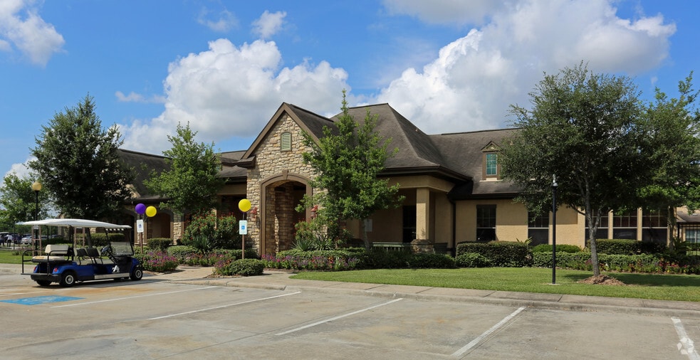 Champion Townhomes on the Green 11201 Veterans Memorial Dr Houston TX 77067 Apartment Finder
