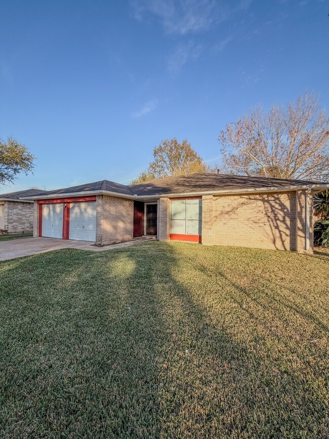 Building Photo - 2602 Olympus Dr