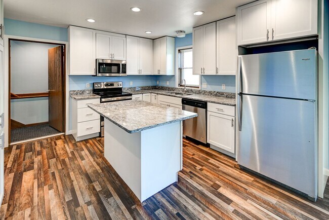 Building Photo - Broadway Drive - Sun Prairie