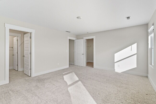 Building Photo - Modern 3 Bedroom, 2.5 Bath Townhome in Chapel Green
