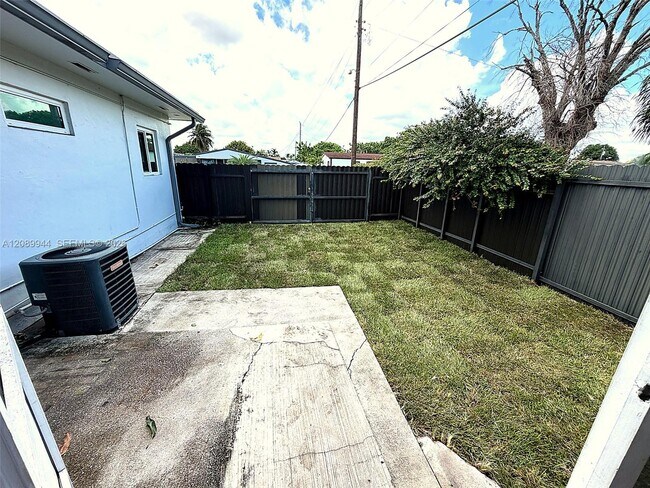 Building Photo - 1255 W 64th Terrace