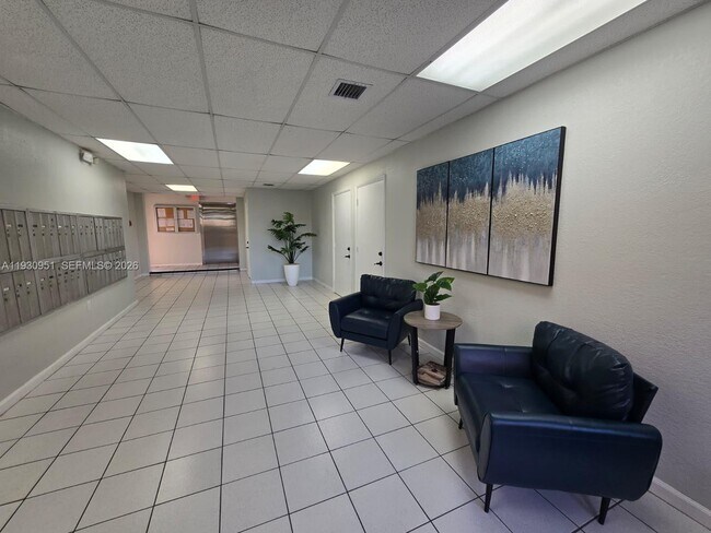 Building Photo - 1800 W 54th St