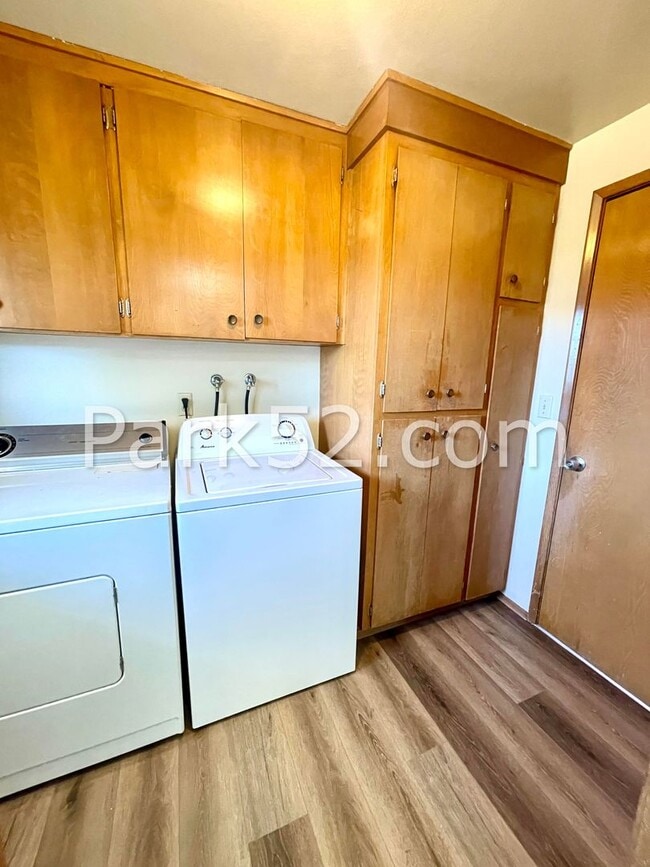 Building Photo - 1402-1404 N Orchard St