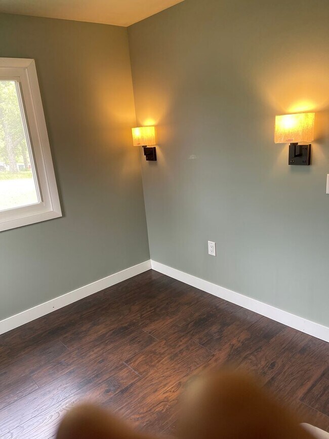 Building Photo - 4 Bedroom Home on 4 Acres, Crown Point Sch...