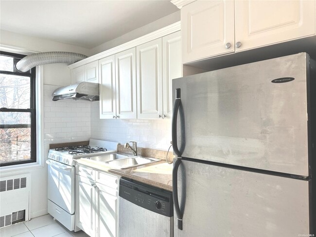 Building Photo - 150-11-150-72 72nd Rd