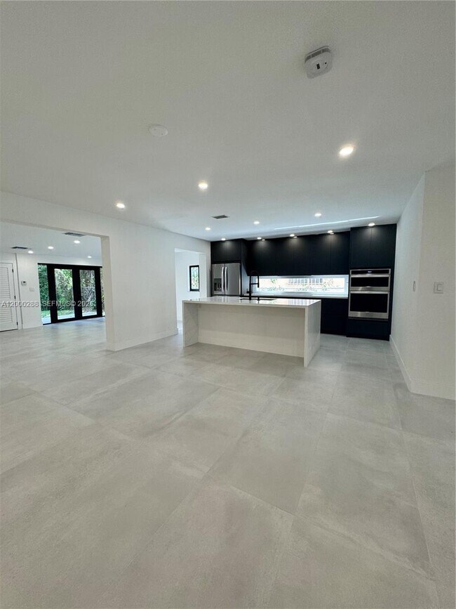 Building Photo - 3335 SW 65th Ave