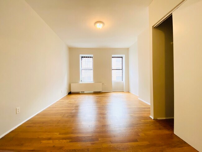 Primary Photo - 527 W 48th St