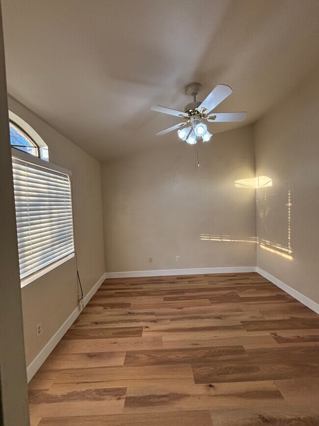 Building Photo - 1925 N Ashland