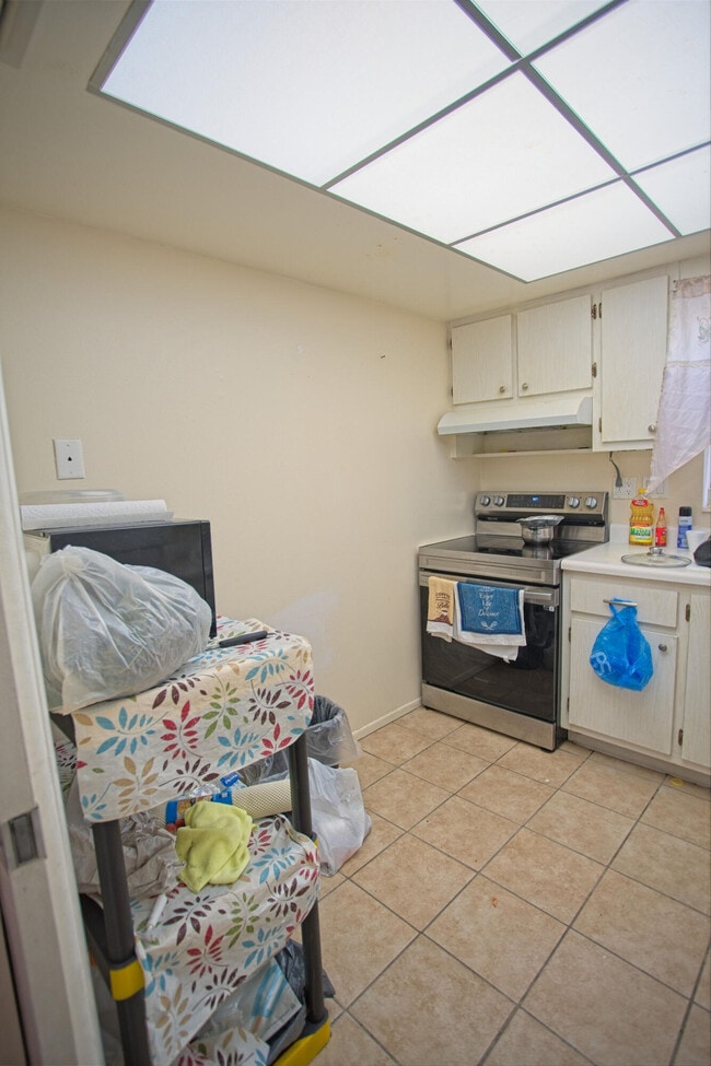 Building Photo - 2833 Crosley Dr W