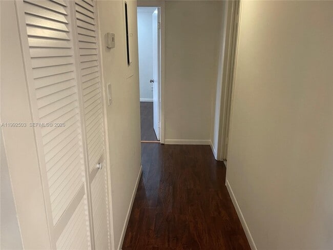 Building Photo - 819 NE 199th St