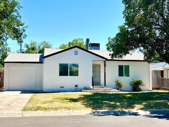 Primary Photo - 2218 Lambert St