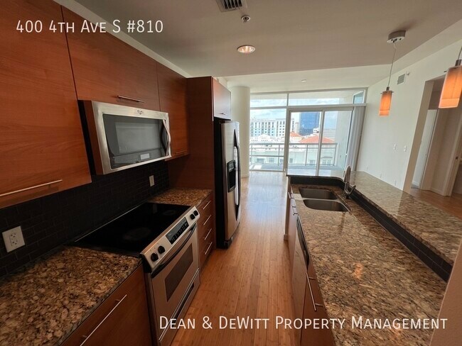 Building Photo - 400 4th Ave S