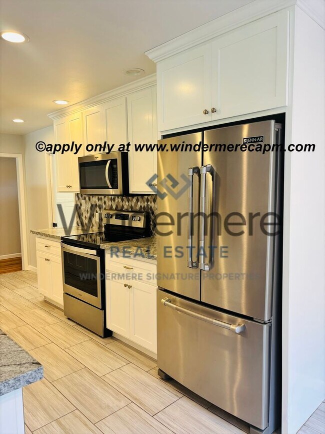 Building Photo - Beautiful 3BD/ 2BA Arden Arcade Home with Spacious Yard In Highly Desirable Location!