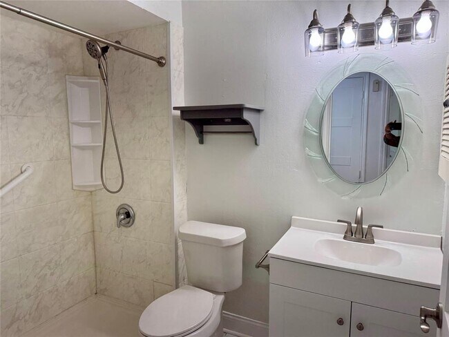 Building Photo - 2300 Nacogdoches Rd