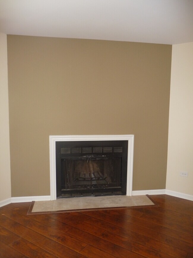 Building Photo - 456 E Spruce Dr
