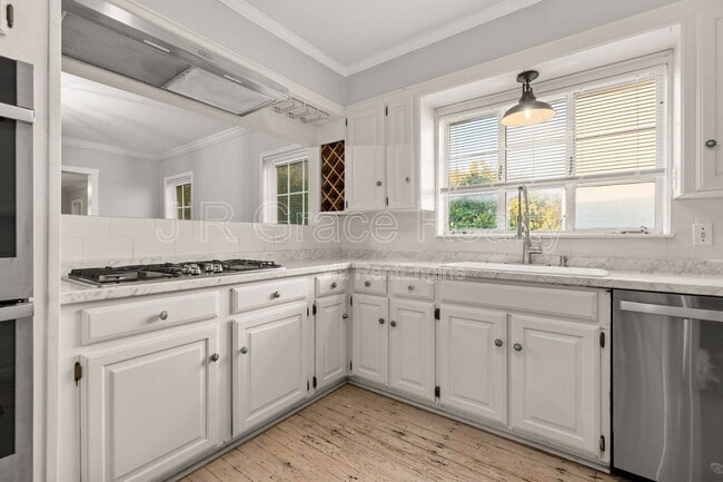 Building Photo - 1308 White River Dr