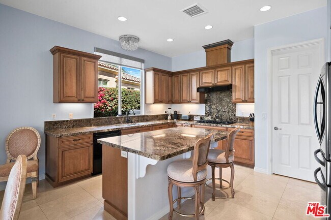 Building Photo - 56645 Mountain View