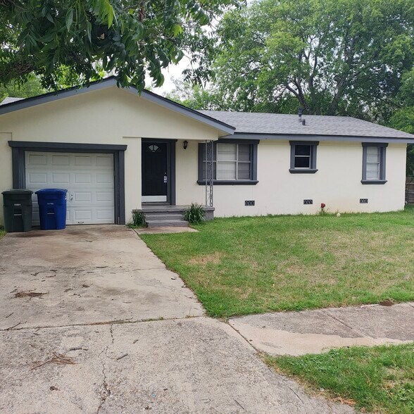 Primary Photo - 2106 Brantley Ave
