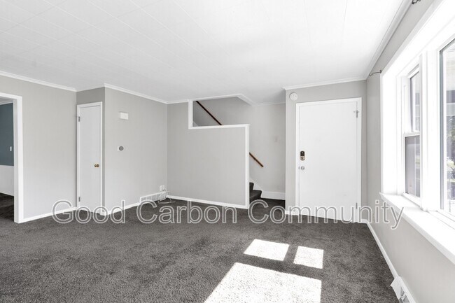 Building Photo - 4470 Seneca St