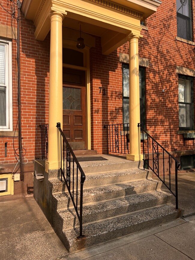 Building Photo - 71 Warren St