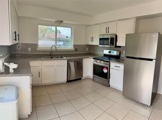 Building Photo - 13035 Bassford Dr