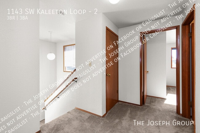 Building Photo - 1143 SW Kaleeton Loop