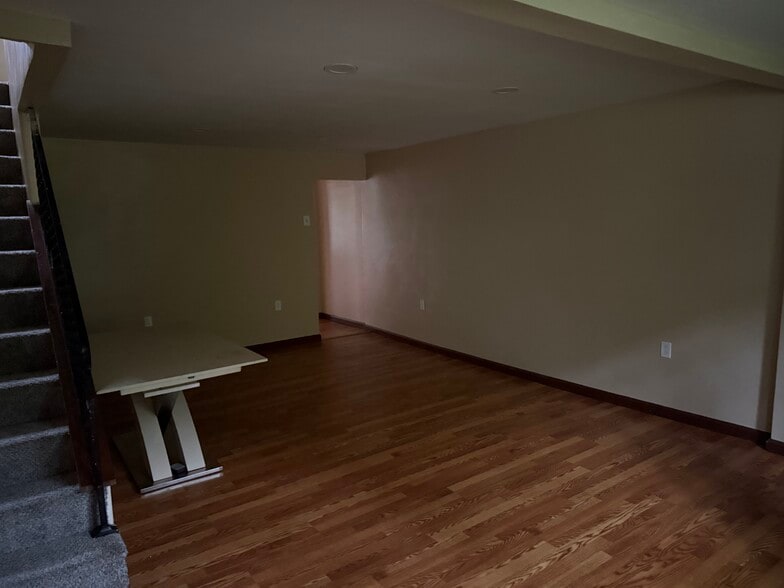 Building Photo - 118 Leneake St