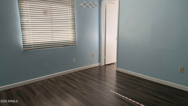 Building Photo - 1645 W Thunderbird Rd