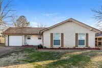 Building Photo - 5691 Briarwood Dr