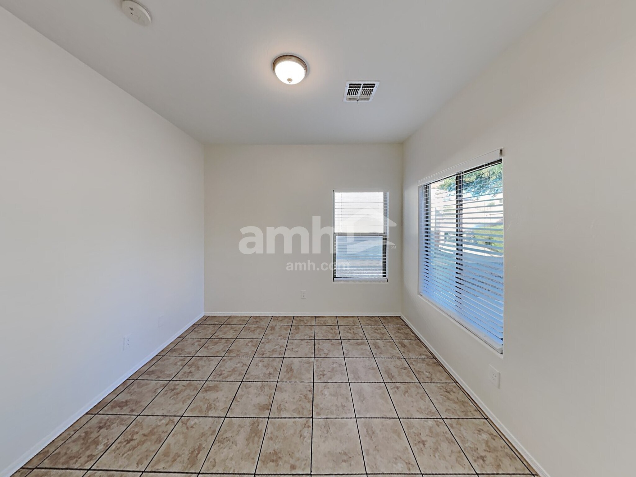 Building Photo - 124 E Calle Puente Azul