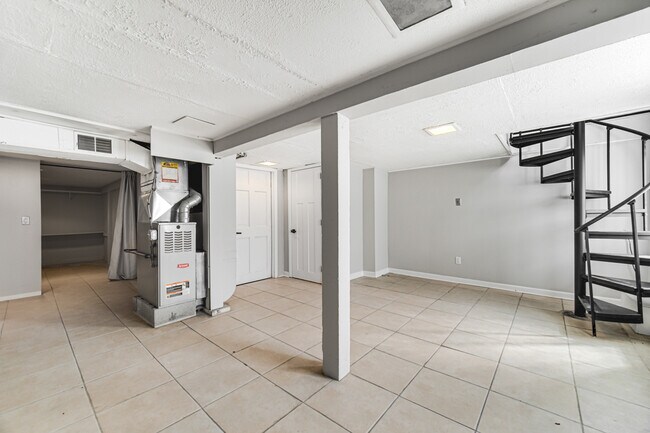 Building Photo - 1817 N Honore St