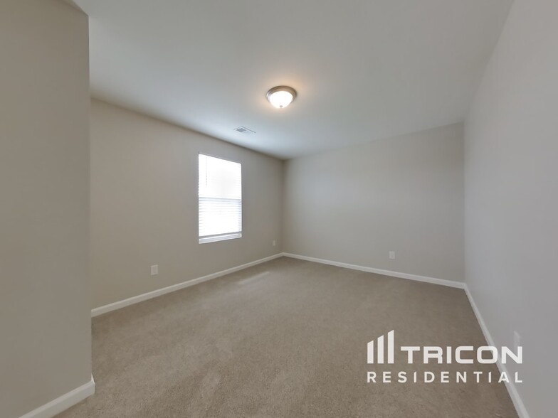 Building Photo - 129 Verona Dr NW