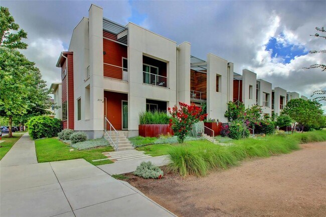 Building Photo - 2114 Philomena St