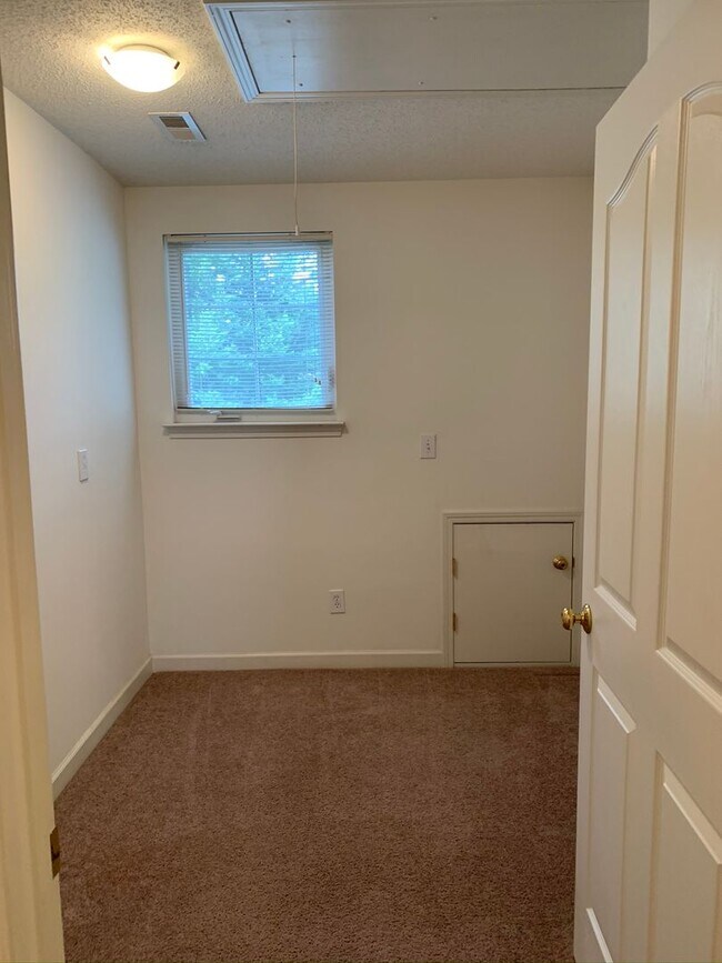 Building Photo - 173 Clusters Cir