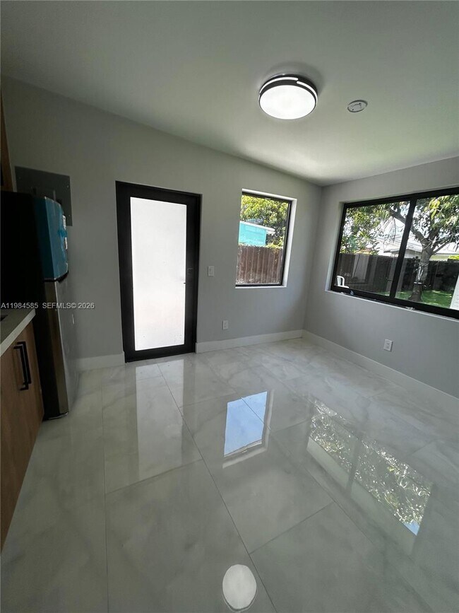 Building Photo - 801 NW 35th Ave