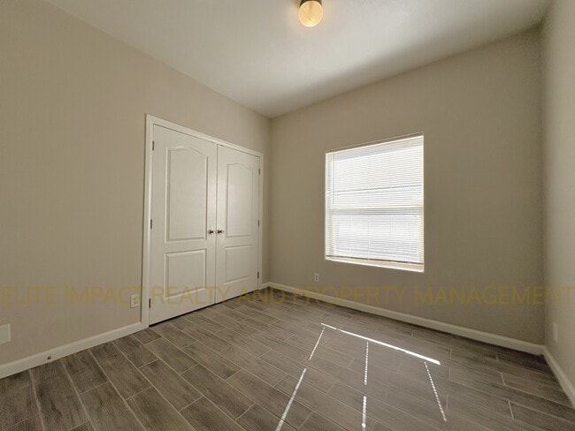 Building Photo - 4247 E White Water Dr