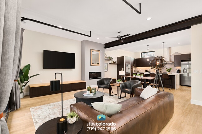 Glenn St - Living Room - 2248 Glenn St