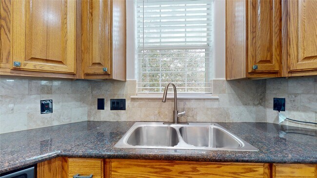 Building Photo - 328 Malone St