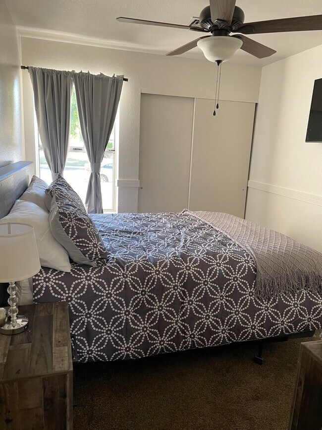 Building Photo - Furnished Condo