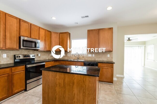Building Photo - 4 Bedroom Pet-Friendly Home in Charlotte, NC with Main Street Renewal
