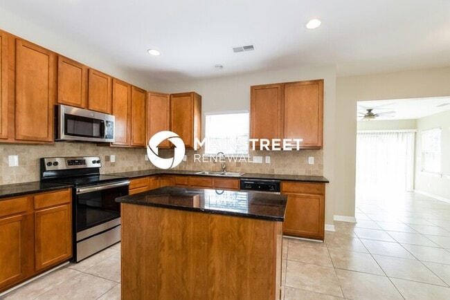 Building Photo - 4500 Hyperion Ct