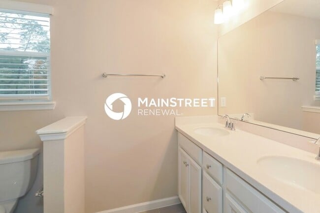 Building Photo - 3 Bedroom Pet-Friendly Home in Jacksonville, FL with Main Street Renewal