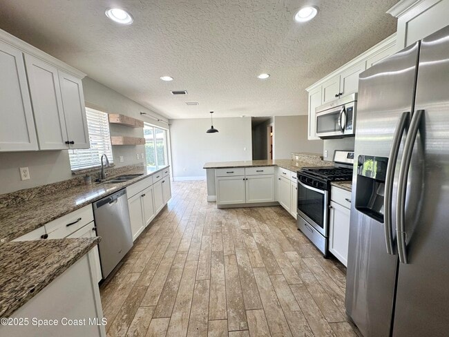 Building Photo - 2130 Garnet Ct