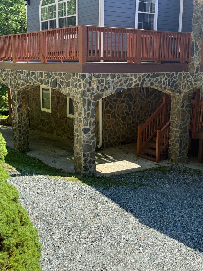 Building Photo - 167 Wagon Wheel Ln