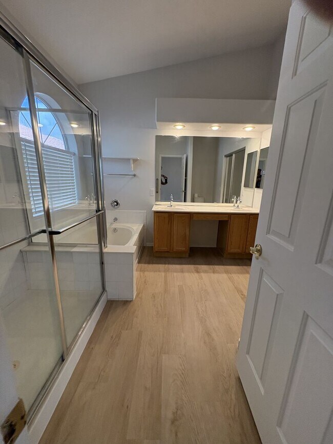 Building Photo - Sunrise & Sabino Canyon Four Bedroom Rental