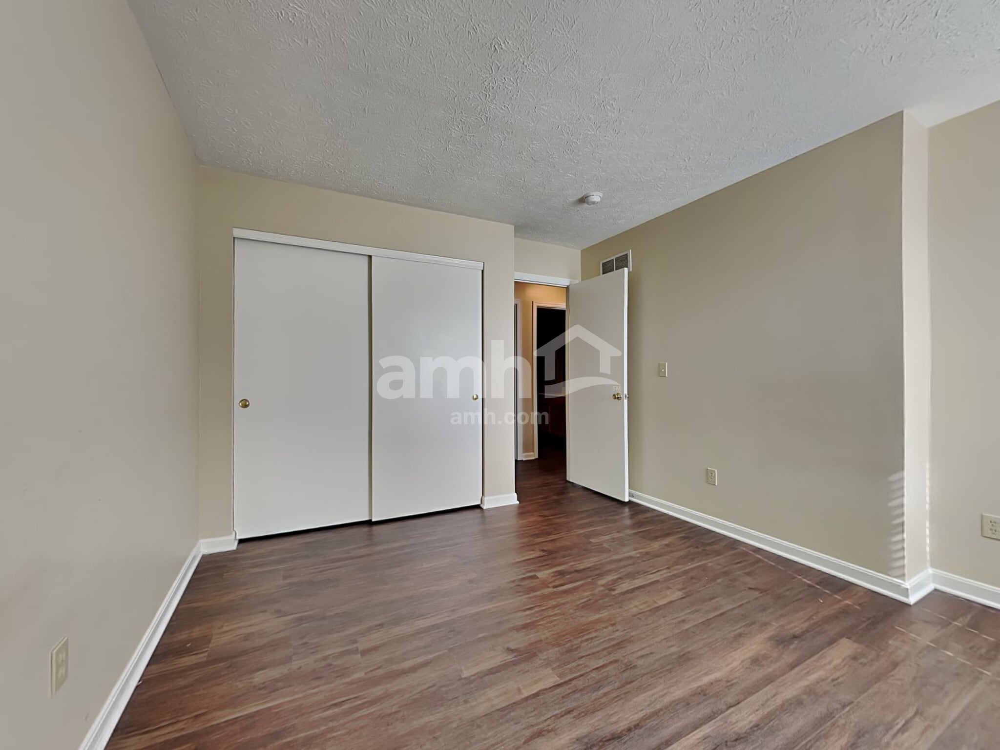 Building Photo - 3300 Whispering Woods Dr