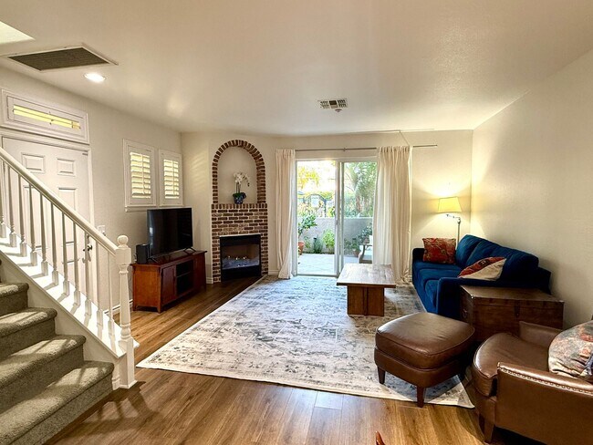 Building Photo - Vibrant 3 Bedroom Townhome in Bressi Ranch